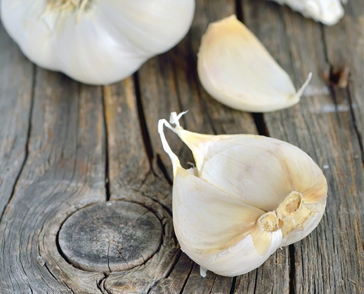 सर्दी और जुखाम में लहसुन भी गुणकारी garlic helps cure cold and cough sore throat